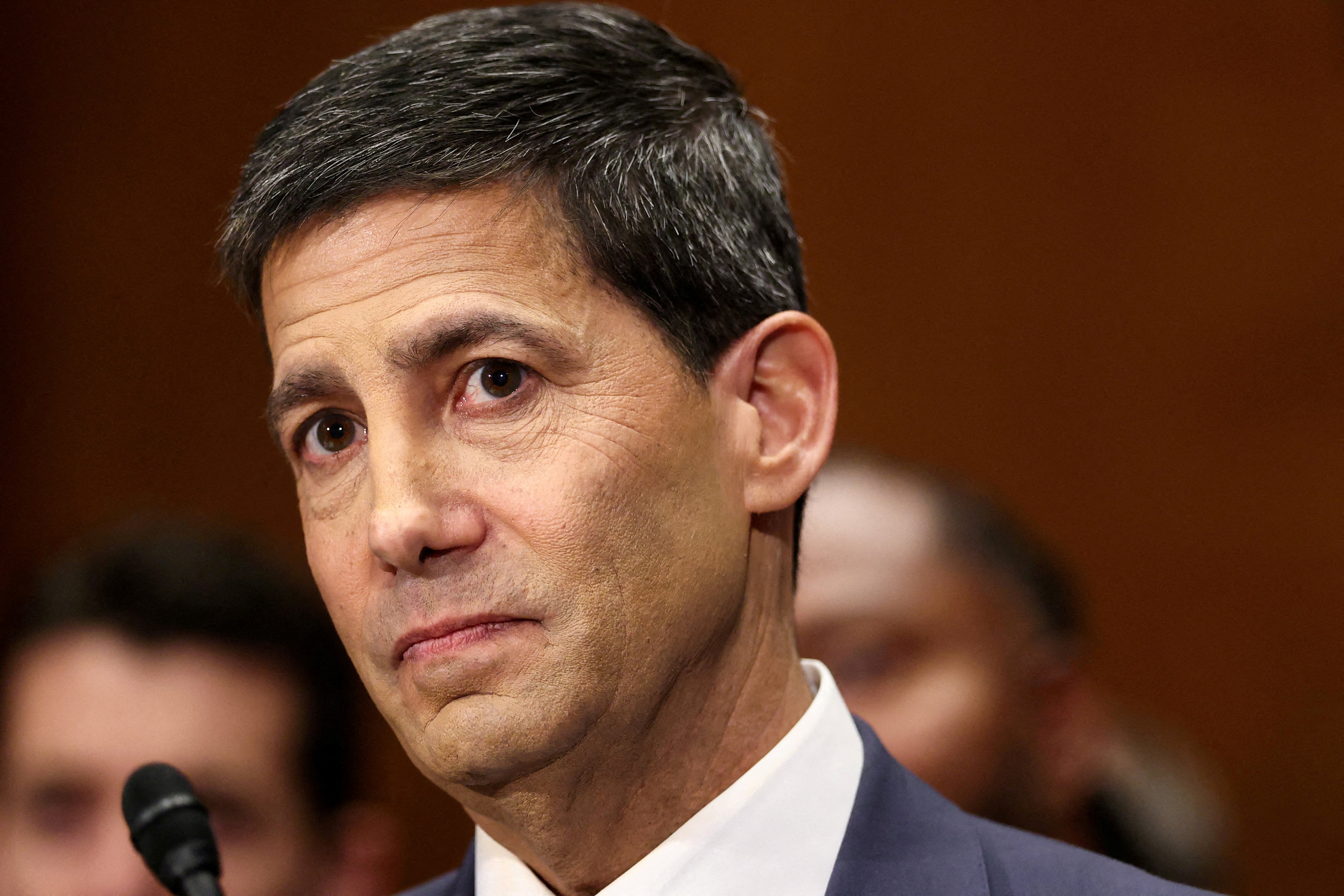 Senado dos EUA aprova Kevin Warsh como presidente do banco central americano