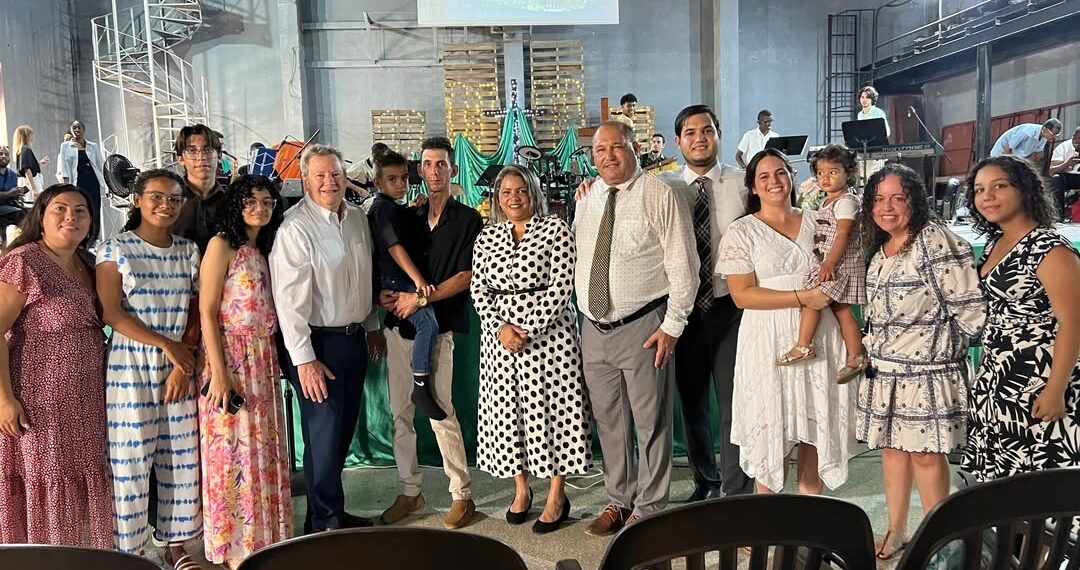 Autoridade dos EUA participa de culto evangélico em Cuba