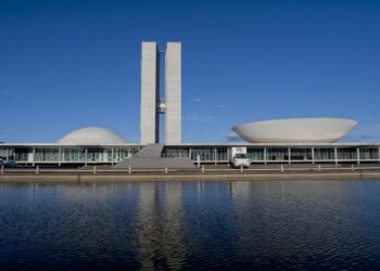 Contas do governo têm déficit de R$ 73,8 bilhões em março, pior resultado para o mês da história