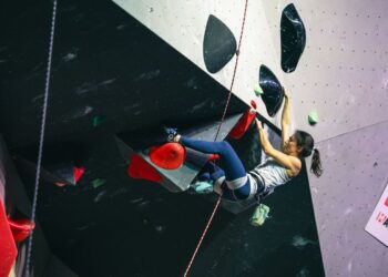 Marina Dias vence etapa da Copa do Mundo de paraescalada nos EUA