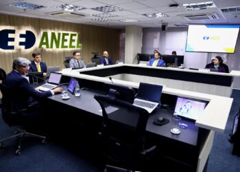 Aneel aprova uso de até R$ 5,5 bilhões para reduzir conta de luz em até 4,5% em 2026
