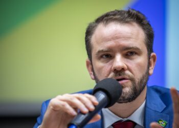 Taxa das blusinhas: Ministro da Fazenda diz que não abre mão do programa, mas admite que fim do imposto está sendo discutido