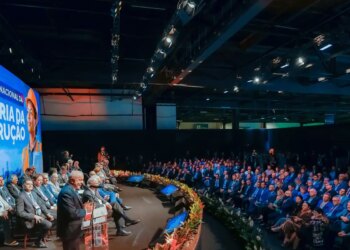 A empresários do setor de construção, Lula defende fim da escala 6×1