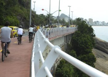 Prefeitura do Rio fecha Ciclovia Tim Maia após ondas de 2 metros