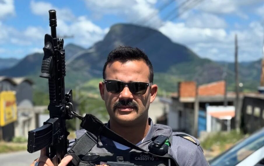 Pastor policial prega a criminosos durante operação contra o tráfico