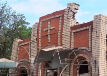 segundo ataque russo a bomba danifica igreja