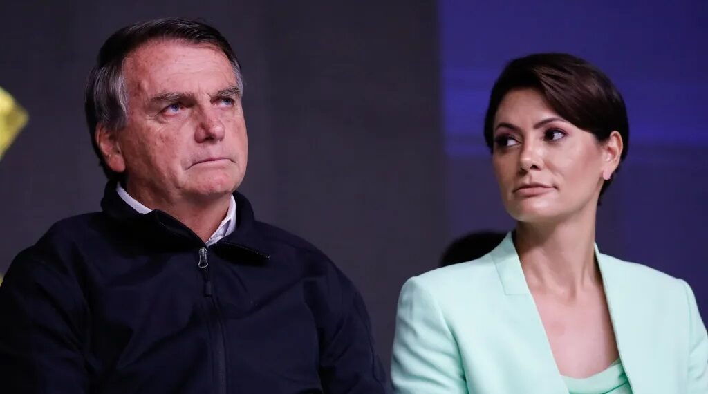 Michelle Bolsonaro atualiza quadro de saúde do ex-presidente