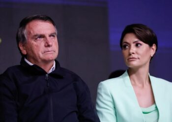 Michelle Bolsonaro atualiza quadro de saúde do ex-presidente