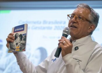 “Pessoas que gestam”? Caderneta da gestante causa indignação
