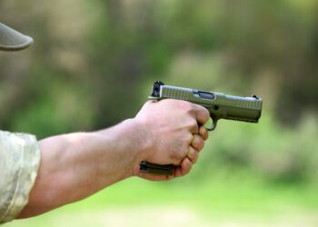 Projeto pretende autorizar uso do FGTS para comprar armas; texto será analisado em comissão de segurança da Câmara