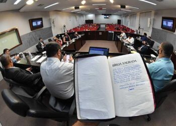 TJ anula obrigatoriedade de leitura da Bíblia em Câmara Municipal