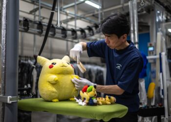 Lavanderia no Japão viraliza ao dar ‘banho de spa’ em bichos de pelúcia