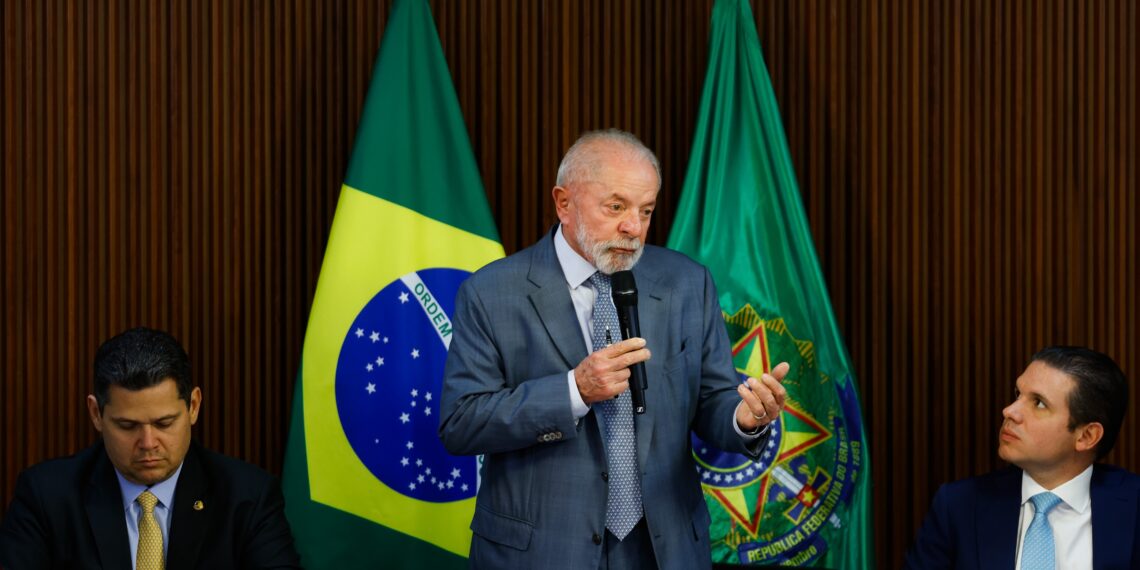 Lula diz que fim da escala 6×1 é 'conquista civilizatória', agradece Motta e diz que trabalhará pela aprovação no Senado