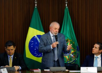 Lula diz que fim da escala 6×1 é 'conquista civilizatória', agradece Motta e diz que trabalhará pela aprovação no Senado