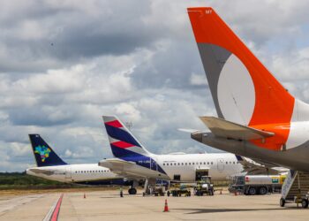 Governo estuda medidas para aliviar efeitos da reforma tributária sobre o setor aéreo