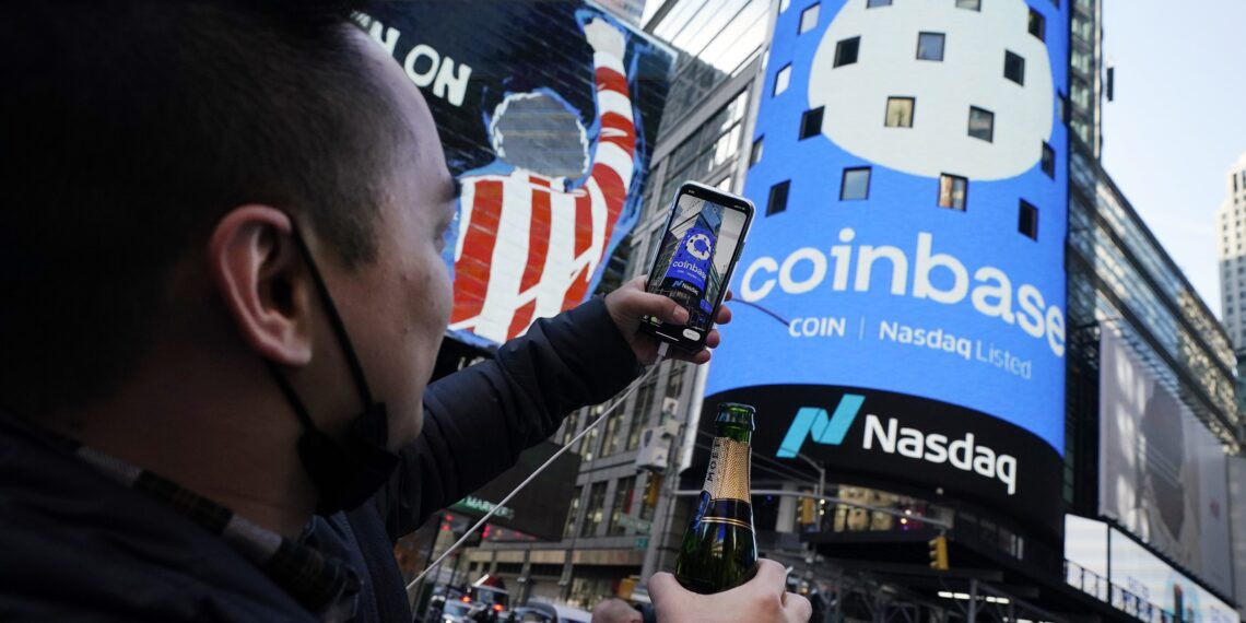 Coinbase anuncia demissão de 14% da equipe em plano para reduzir custos e focar em IA