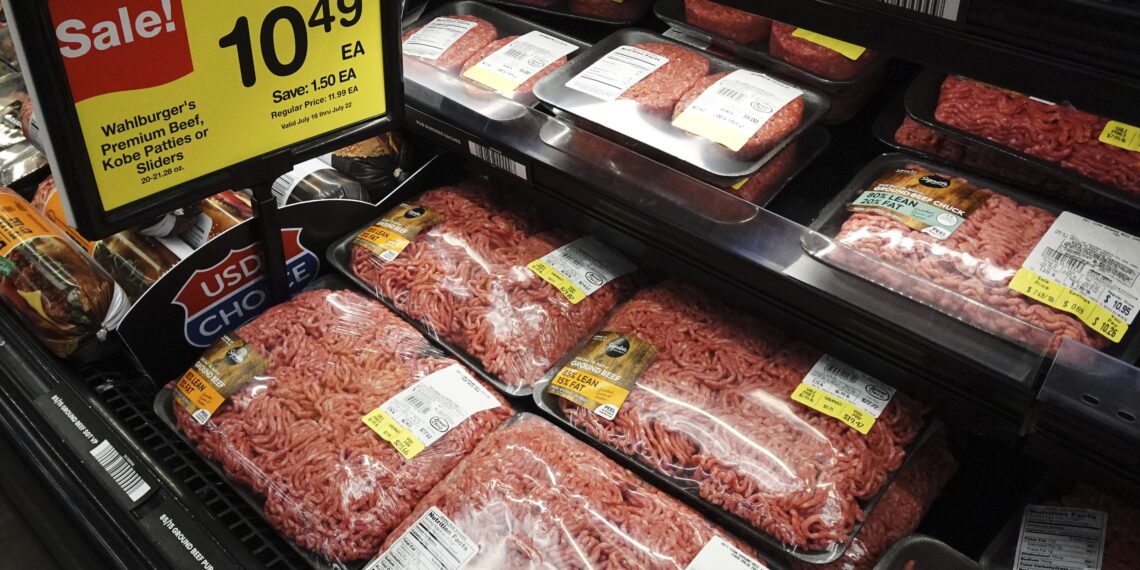 Trump assinará medidas para ampliar importações de carne bovina, diz agência