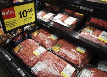 Trump assinará medidas para ampliar importações de carne bovina, diz agência