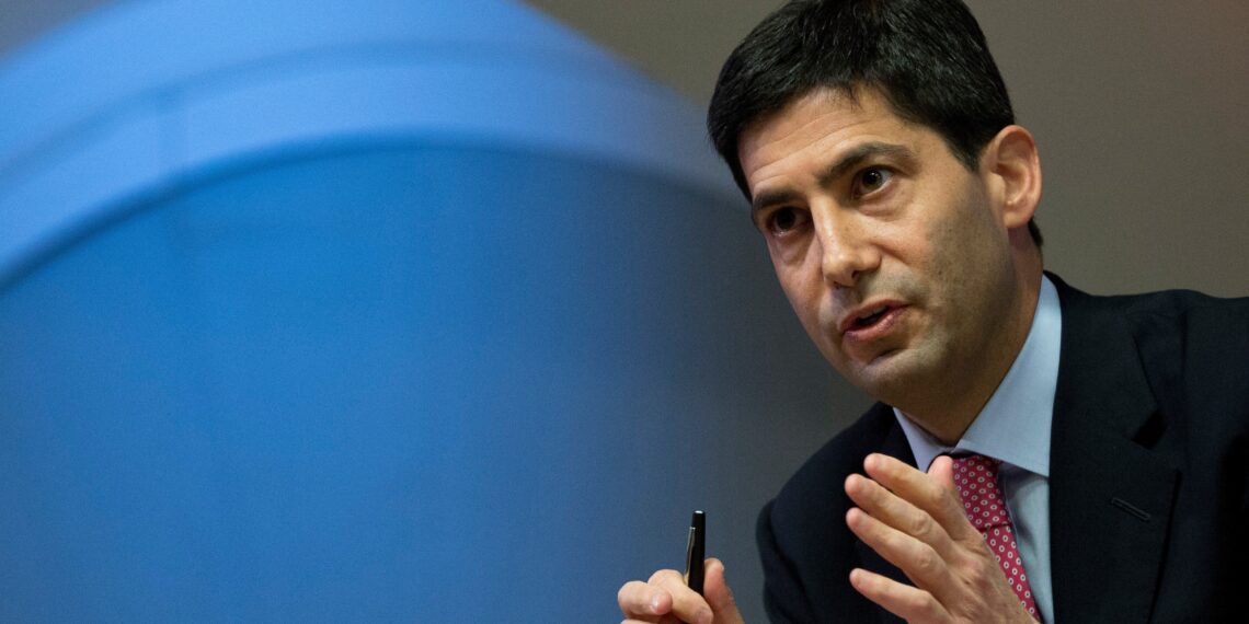 Quem é Kevin Warsh, indicado por Trump e que assume o comando do Fed nesta sexta