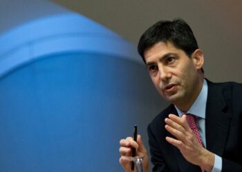 Quem é Kevin Warsh, indicado por Trump e que assume o comando do Fed nesta sexta