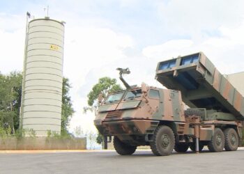 O que investimento de Joesley Batista em fabricante brasileira de armamentos em dificuldade indica sobre boom do setor bélico