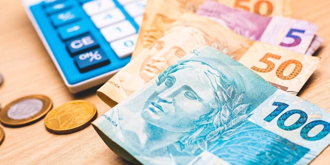 Equipe econômica estima alta de gastos públicos três vezes acima do limite da regra fiscal em 2026