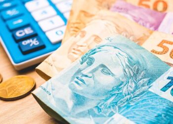 Equipe econômica estima alta de gastos públicos três vezes acima do limite da regra fiscal em 2026