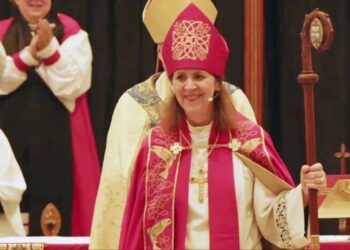 Igreja Episcopal empossa 1ª bispa assumidamente lésbica