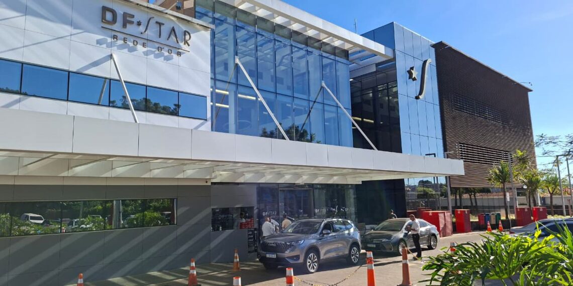 Bolsonaro é internado para realizar cirurgia no ombro