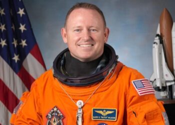 Preso no espaço astronauta narra aprendeu com Deus