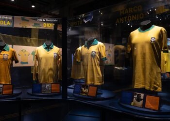 Futebol: exposição conta a história da camisa canarinho