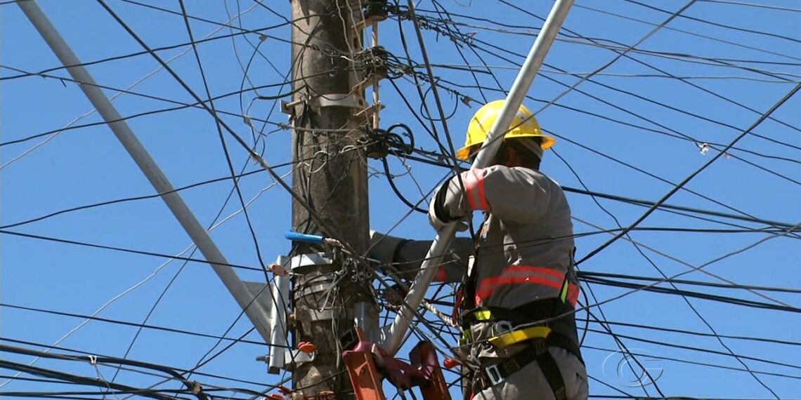 Governo renova concessões de distribuição de energia em 13 estados; Enel fica de fora
