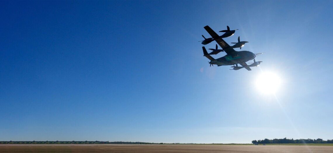 Carro voador da Embraer conclui testes de voo pairado com sucesso