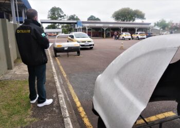 CNH: seguro pode não cobrir carro particular usado em aulas de direção