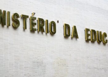 Formação de professores a distância mostra desempenho 53,1% inferior