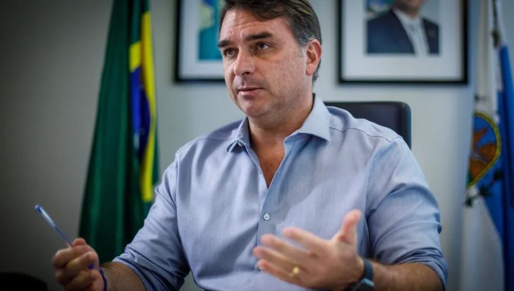 ‘Apenas fale a verdade’, aconselha Bolsonaro a Flávio sobre áudio