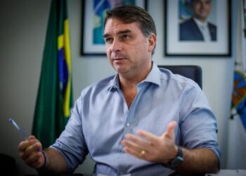 ‘Apenas fale a verdade’, aconselha Bolsonaro a Flávio sobre áudio