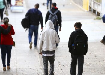 Frente fria provoca chuvas intensas em grande parte do país