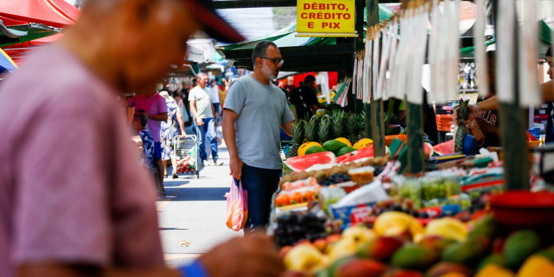 IPCA-15 sobe 0,62% em maio, puxado por alimentos e conta de luz