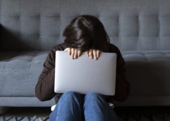 Milhões de crianças de países pobres sofrem abuso sexual na internet