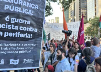 Cordão da Mentira faz ato na Paulista para lembrar Crimes de Maio