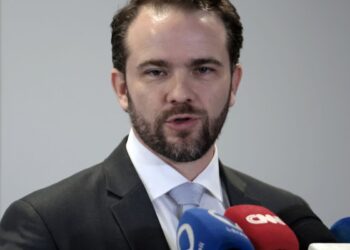 Durigan defende taxação de ultrarricos em agenda do G7