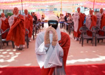 Budismo cria robô-monge para atrair jovens à religião nirvana