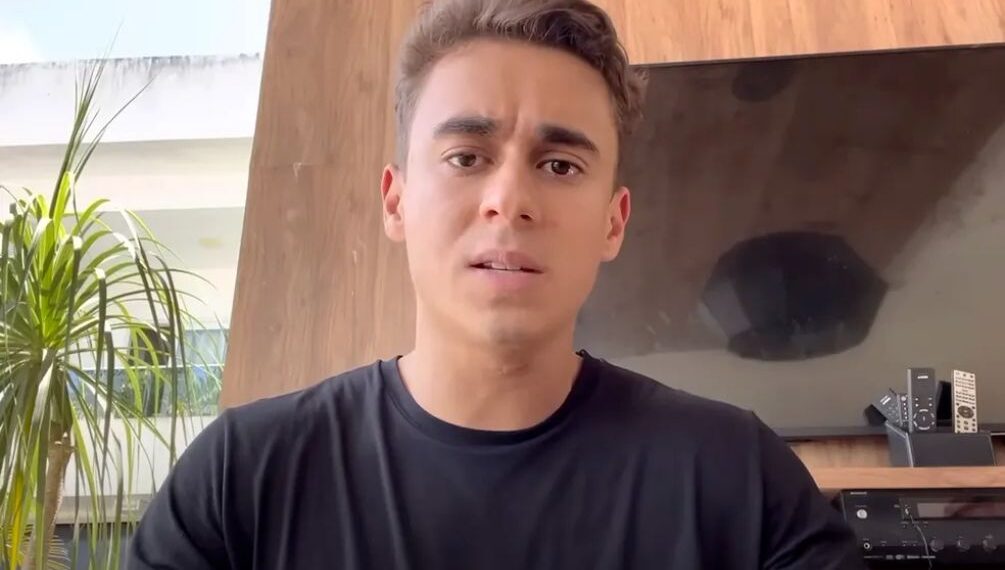 Nikolas Ferreira protesta contra condenação por homeschooling
