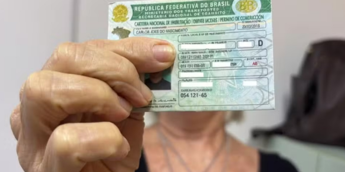 Nova CNH: brasileiros economizam R$ 1,8 bilhão com curso teórico gratuito, diz ministério