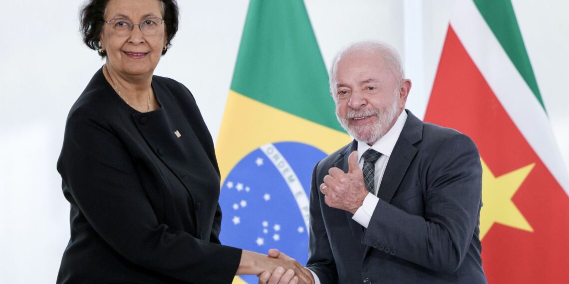 Lula discute combate ao crime organizado com presidenta do Suriname