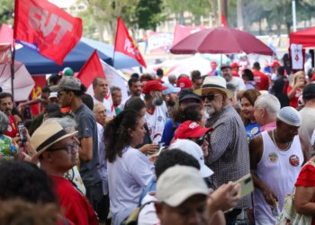 Sindicatos realizam ato pelo direito ao descanso e fim da escala 6×1