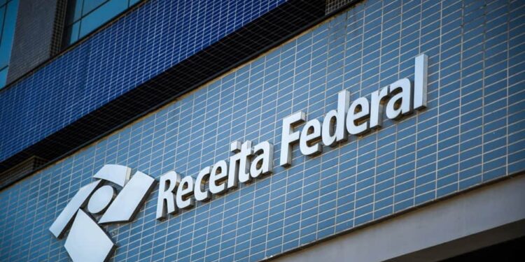 Novo leilão da Receita tem dois PS5 por R$ 853 e carros a partir de R$ 1,9 mil; veja como participar
