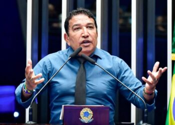 Magno Malta abre b.o. contra enfermeira que o acusou