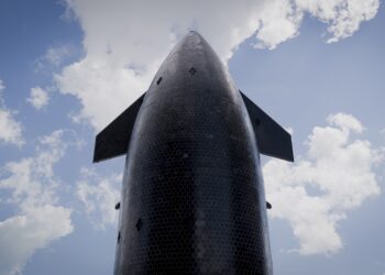 Google e SpaceX discutem parceria para levar data centers ao espaço, diz jornal